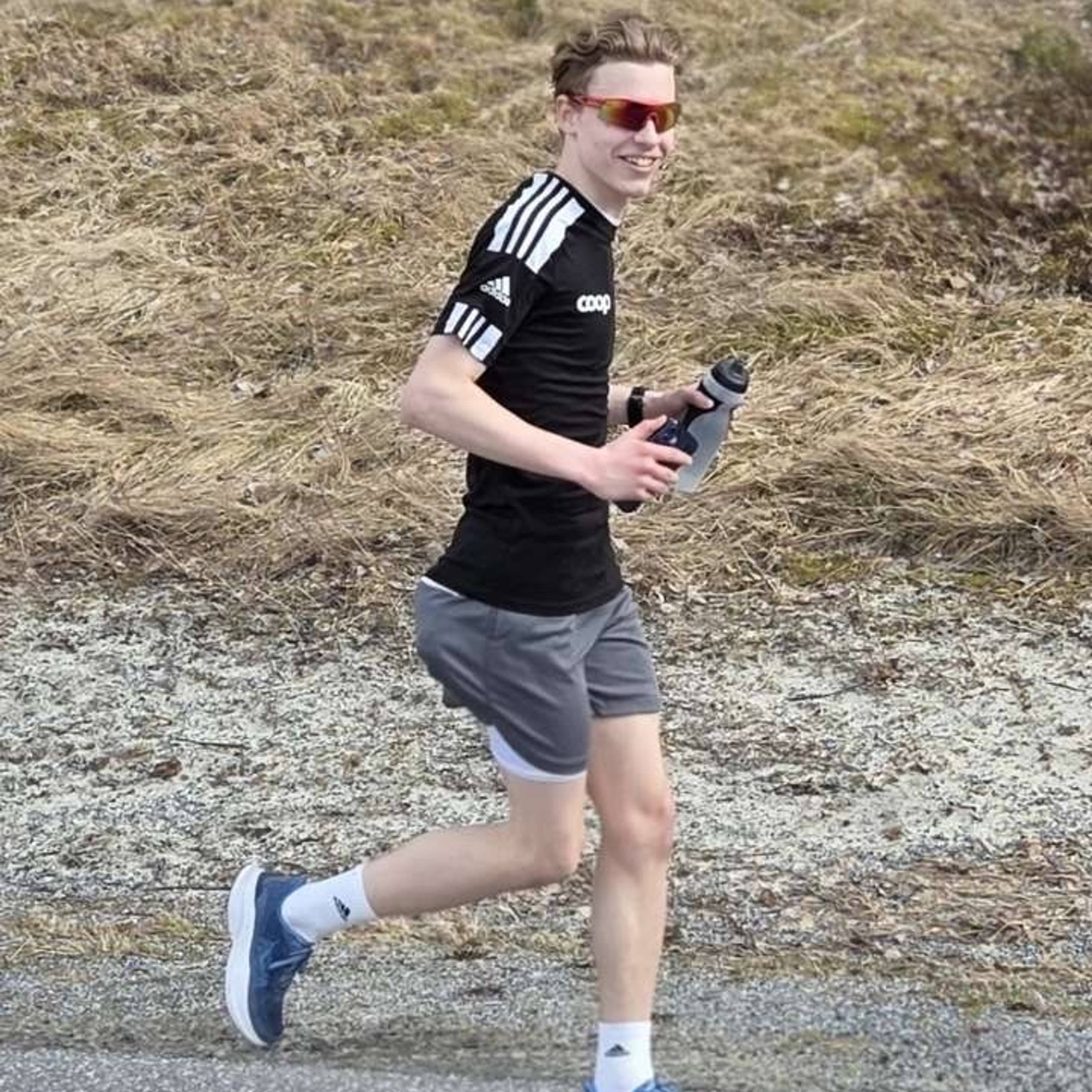 Haakon Kibsgaard løper