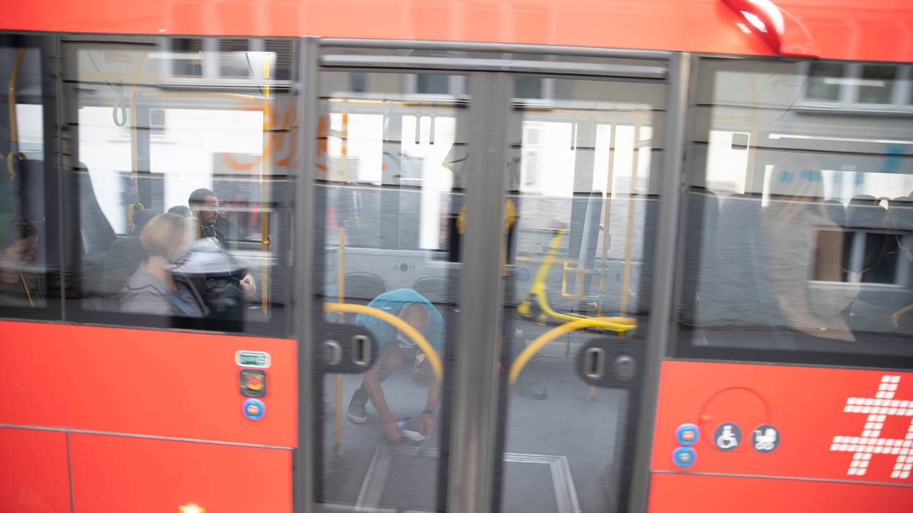 Viggo Pellicer på buss-stoppet på Torshov