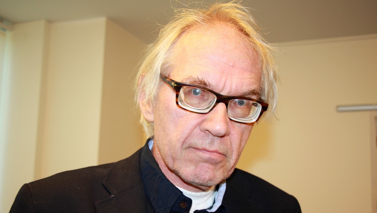 Svenske medier: Kunstneren Lars Vilks døde i trafikkulykke med sivil politibil i Sverige