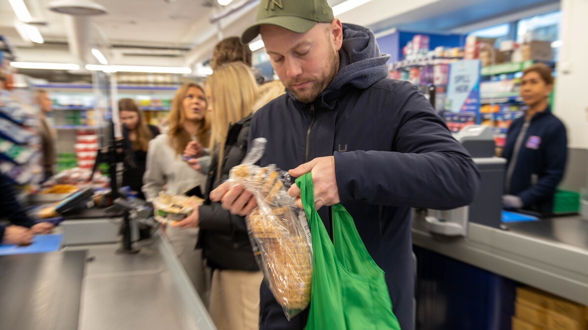 Plastposen blir ikkje dyrare likevel: – Folk endra vanane i rekordfart
