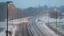 Snøføre: Slik så det ut på riksvei 23 ved avkjøringa til Hyggen i Røyken tirsdag morgen. 