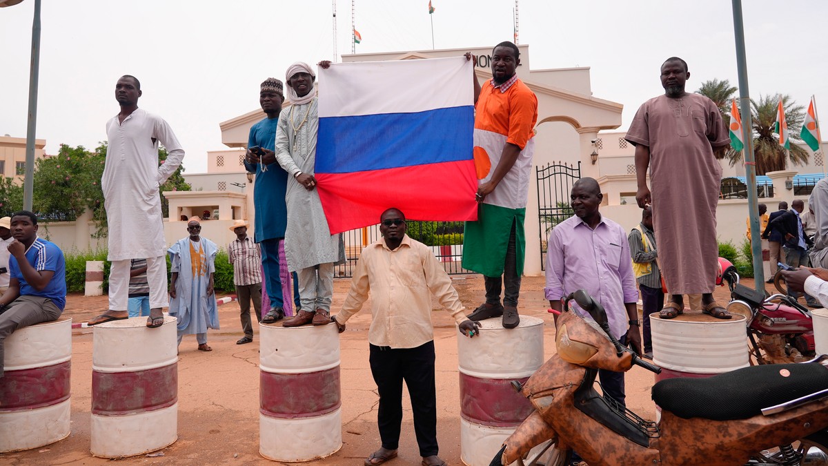 Frankrike stanser bistand til Niger etter statskupp