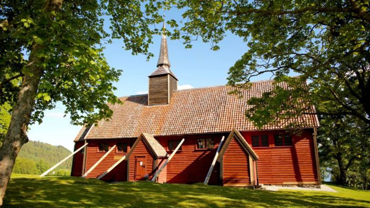 Kvernes Stavkirke