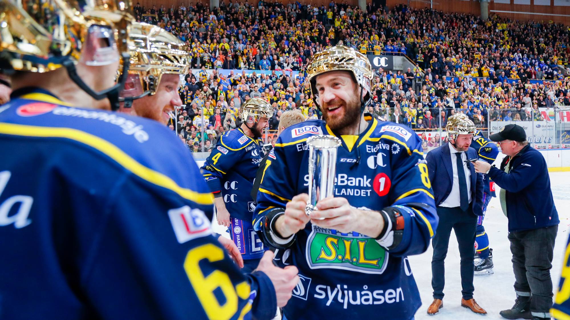 mann med pokal