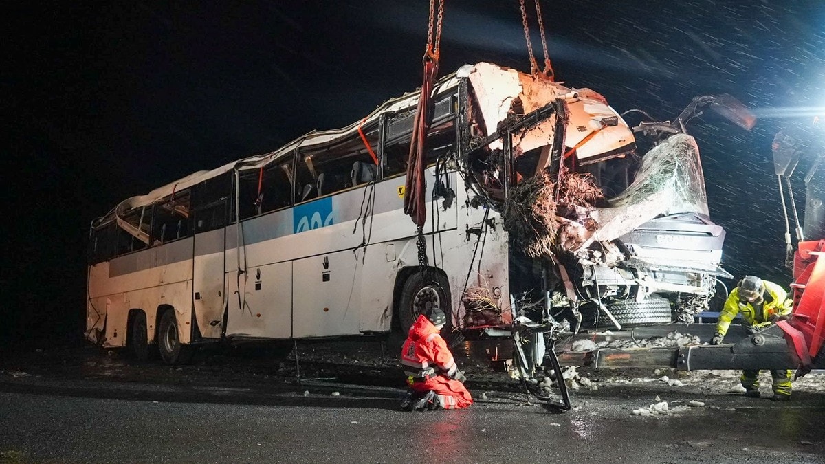 Tre omkom i bussulykke i Hadsel, inkludert mor og sønn