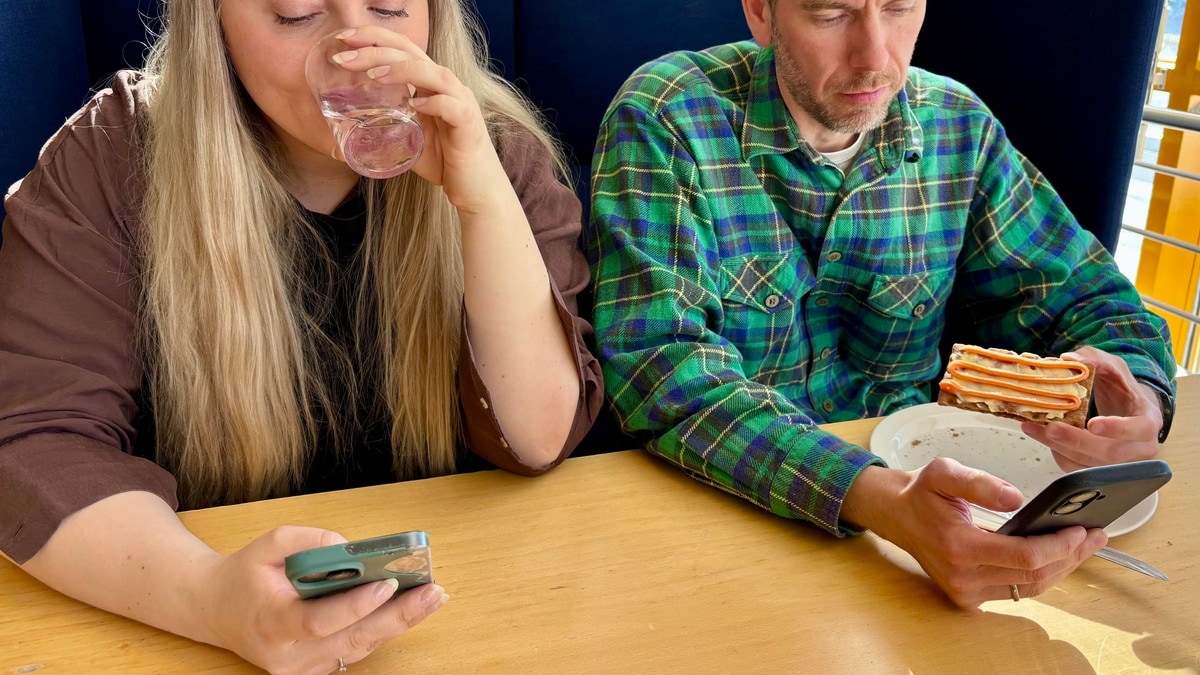 Studier tyder p&aring; at vi stadig snakker mindre med hverandre