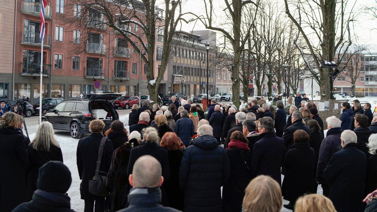 Yngvar Numme bisatt i Sandefjord kirke: – En helt fantastisk artist