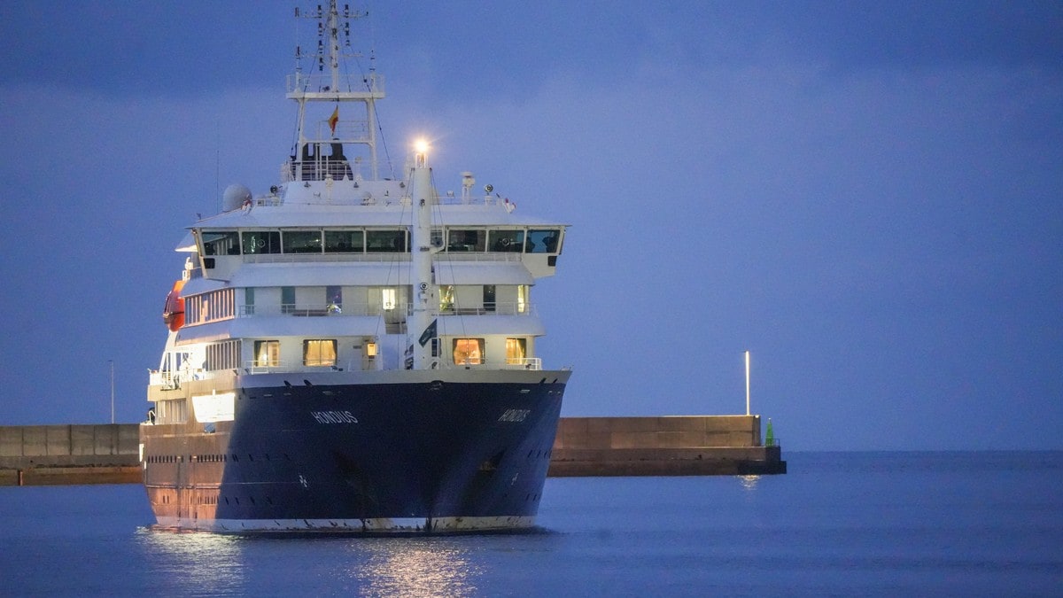 Nå fraktes passasjerene fra MS «Hondius» i land