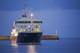 Ismail Burak Akkan / NRK Virusskipet MV Hondius kommer til Granadilla havn. Passasjerene skal fraktes til Tenerife Sør Lufthavn etter det.
