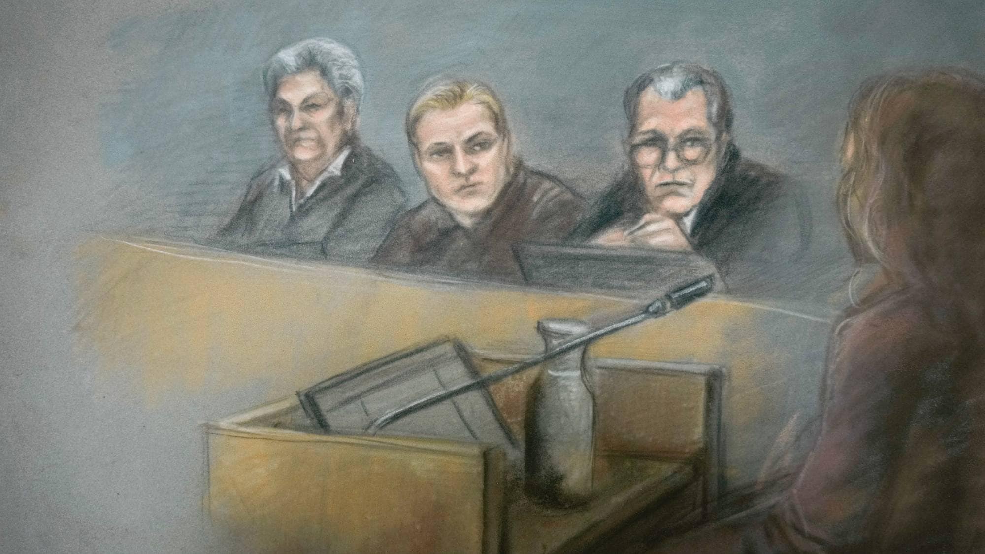 Rettstegning av Marius Borg Høiby sammen med forsvarerne Ellen Holager Andenæs og Petar Sekulic som følger med på vitneforklaringen til en venninne av en av de fornærmede i saken