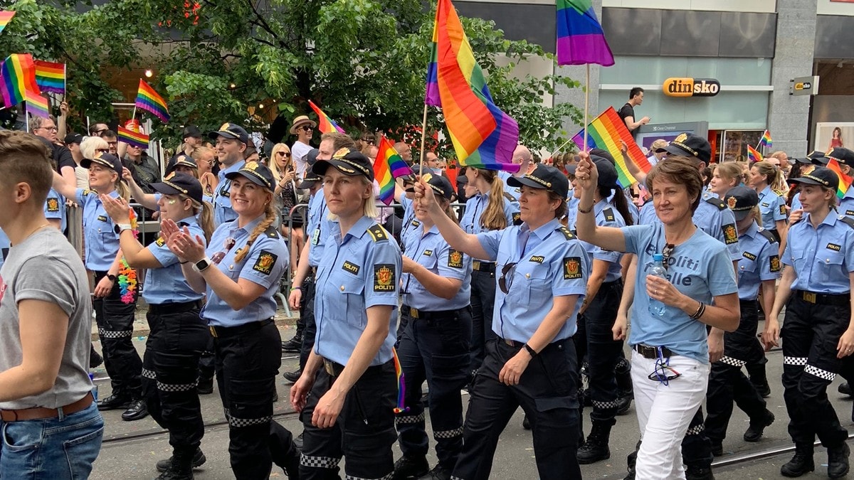 Hadde politiet i pride-parade som bakgrunnsbilde