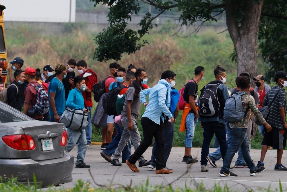 Tusenvis av migrantar er på veg frå Latin-Amerika til USA