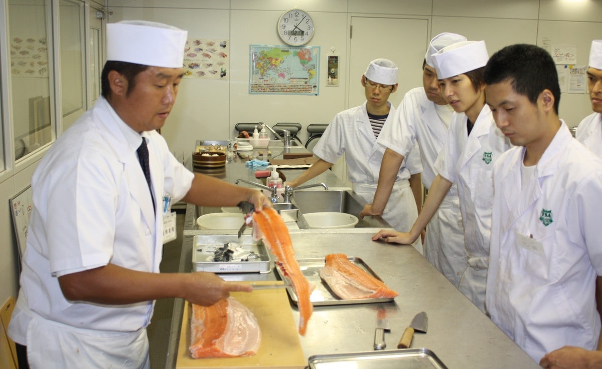 40 &aring;r siden norsk laks kom p&aring; sushi-menyen: &ndash; De likte ikke fargen, de likte ikke lukta