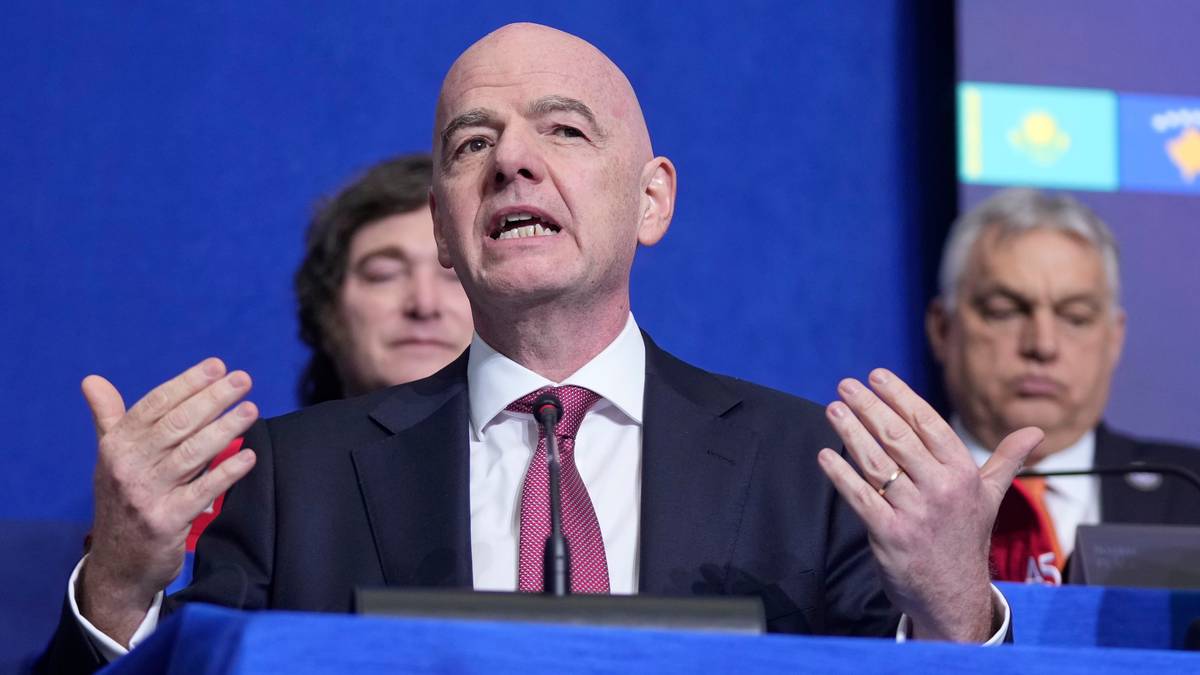 Fifa-sjefens forslag: Rødt kort til spillere som dekker munnen