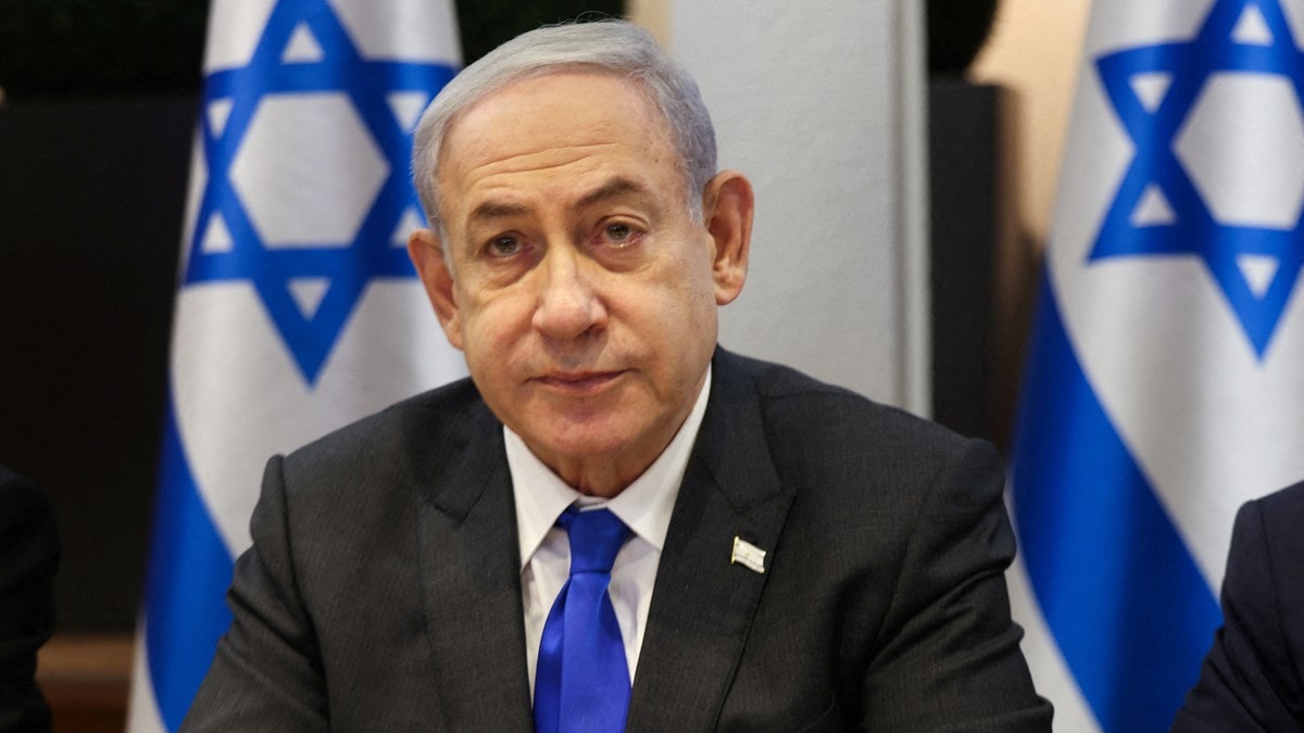 Setter foten ned for deler av Netanyahus rettsreform