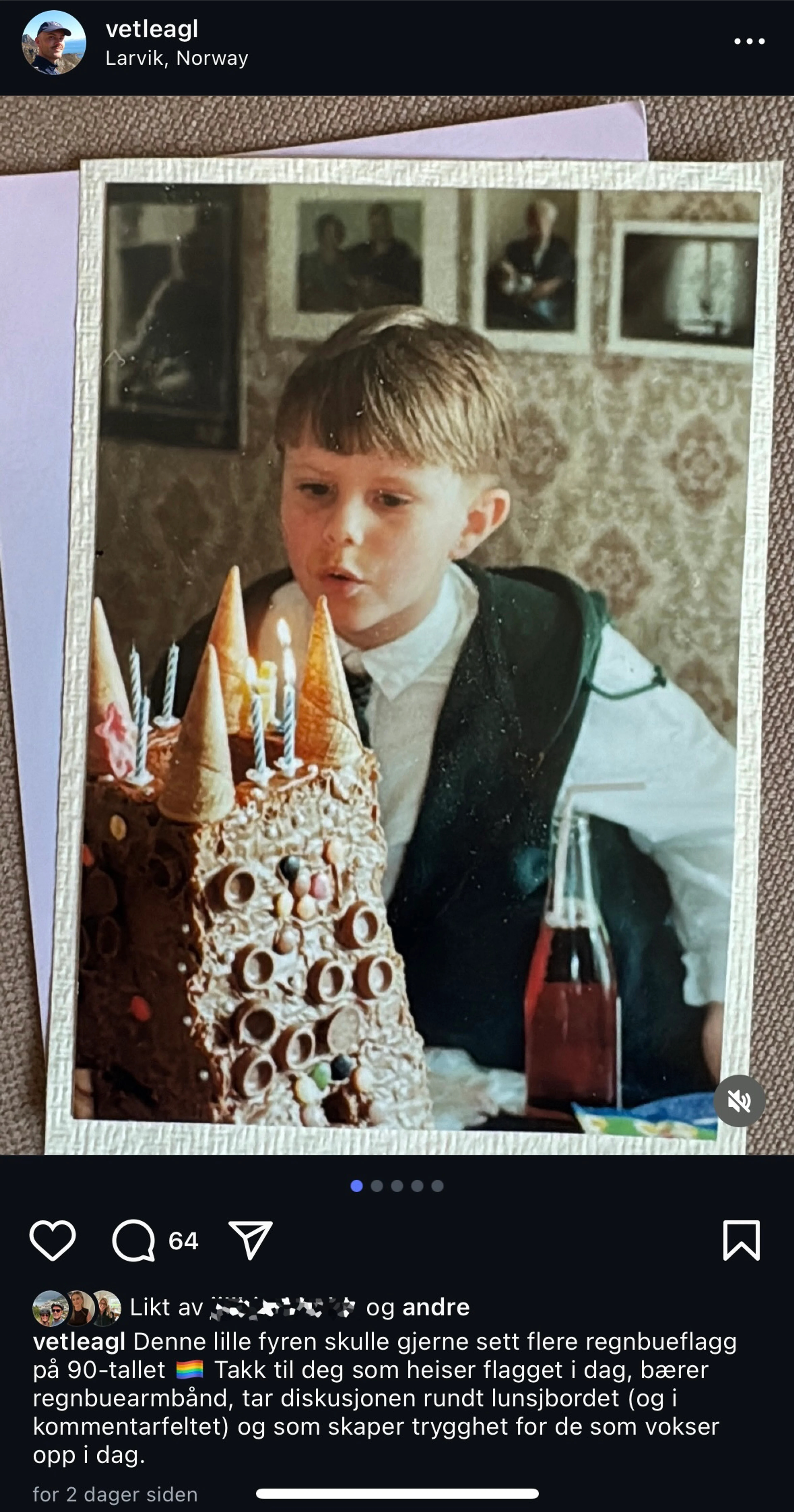 En instagrampost fra vetleagl. En yngre gutt blåser ut lys på en kake, det er en tekst nederst.