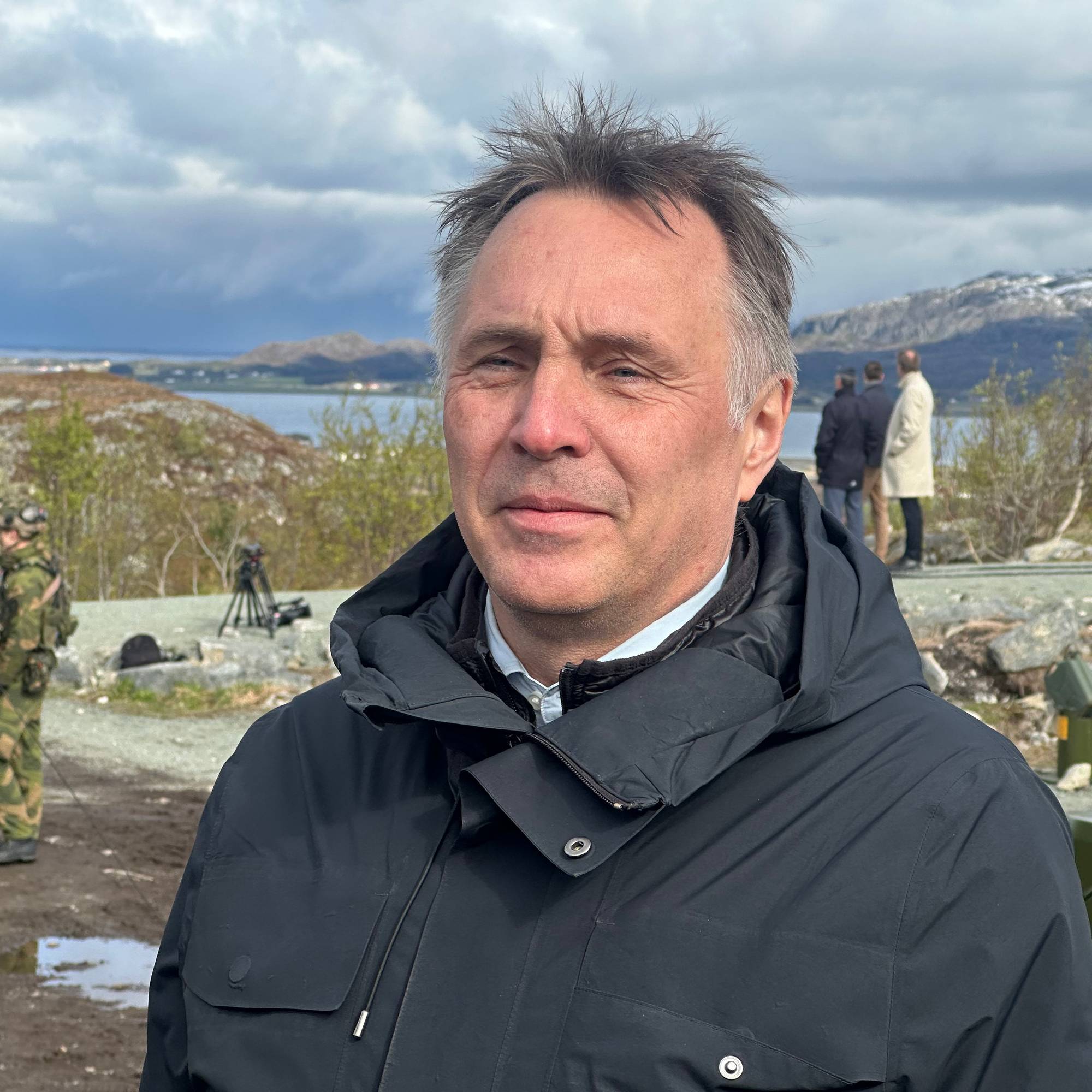 Forsvarsminister Tore. O. Sandvik (Ap) På luftvernstilling på Ørlandet