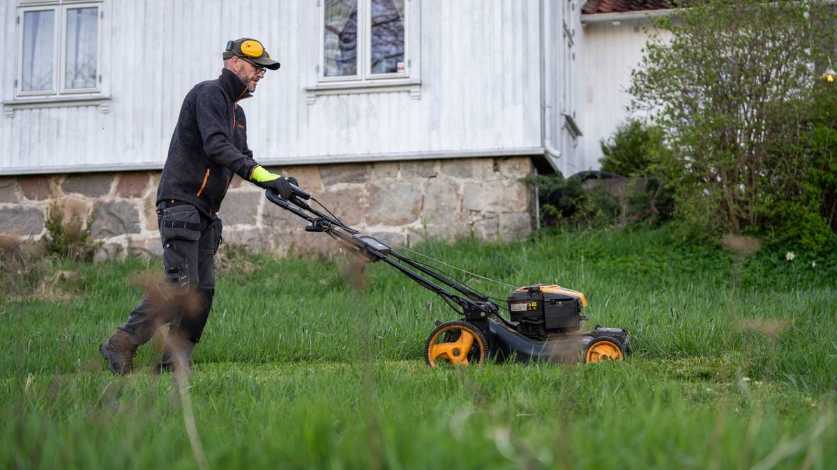 Delte meninger om å jobbe i hagen på 1. mai
