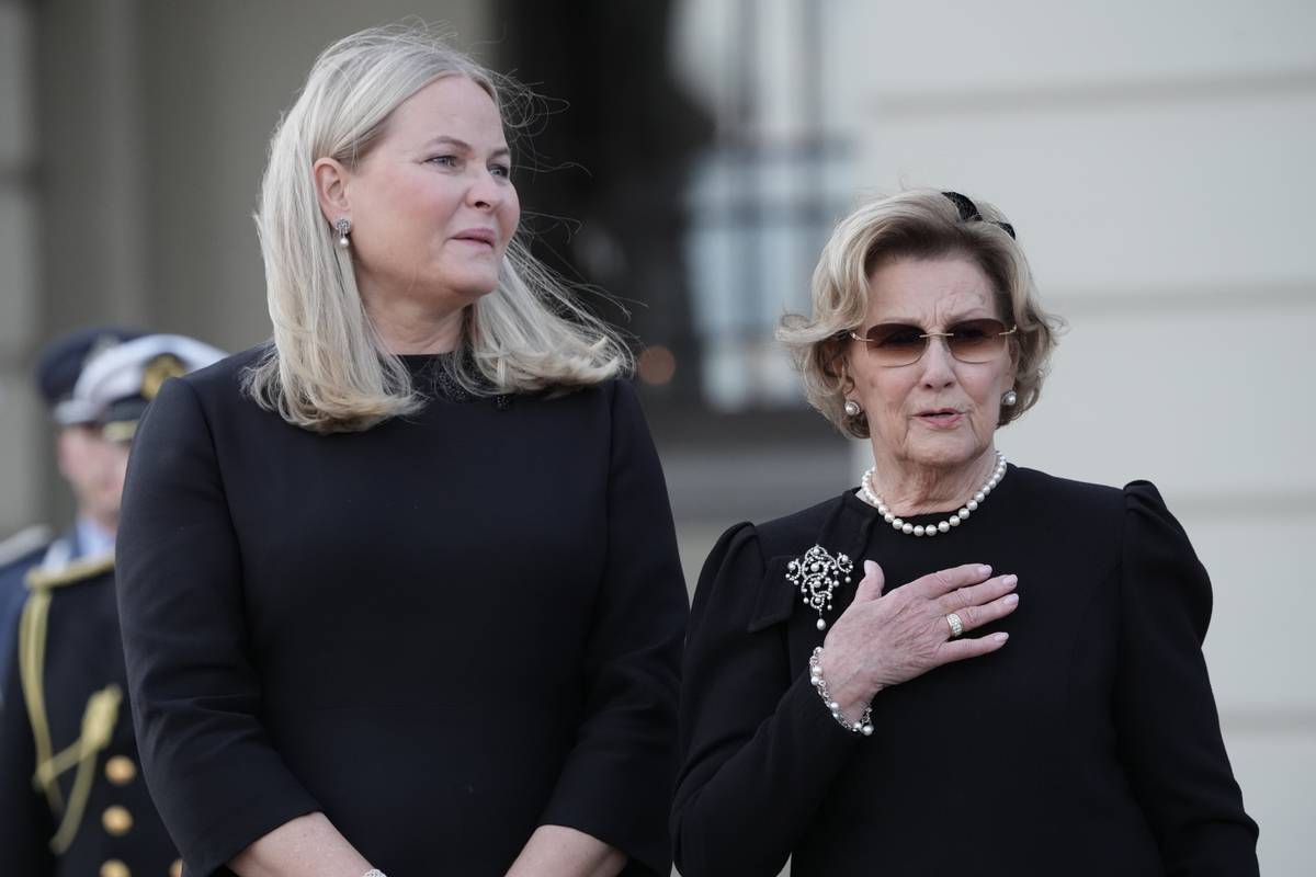Dronning Mette-Marit har fått komplikasjoner etter lungetransplantasjonen – NRK Norge – Oversikt over nyheter fra ulike deler av landet