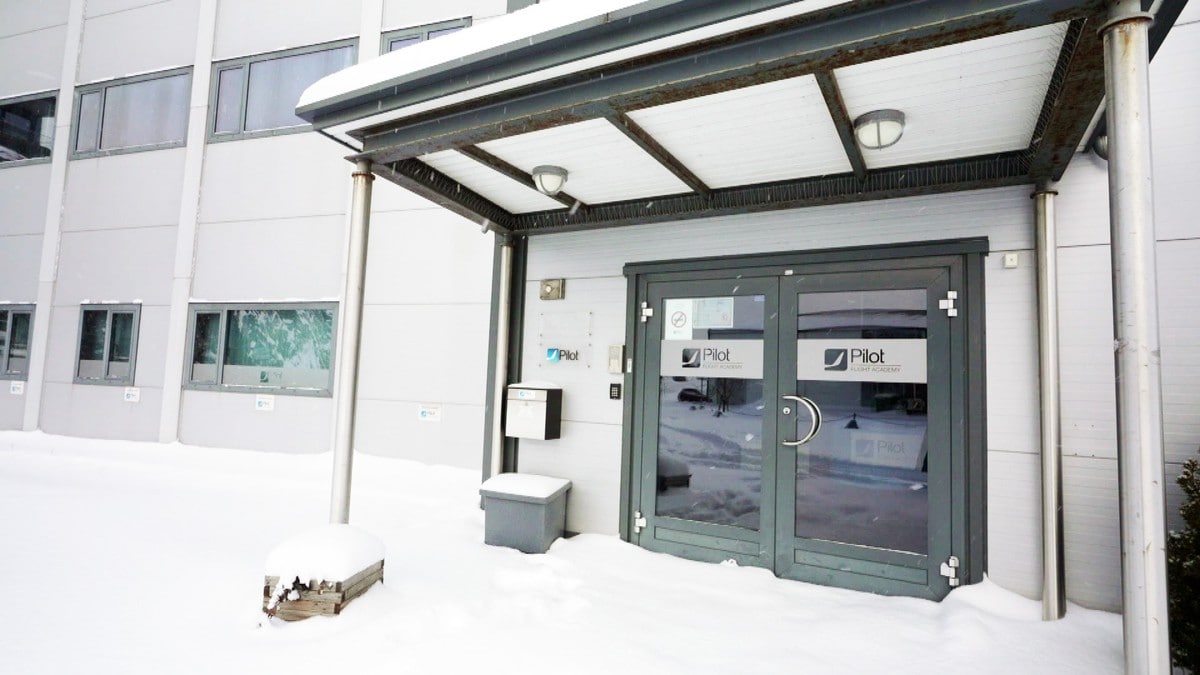 Pilotskolen gikk med 200 millioner kroner i underskudd, men studentene tok all risiko
