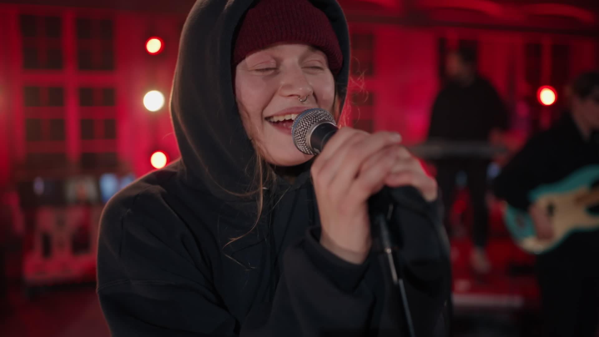 girl in red «bad idea» NRK