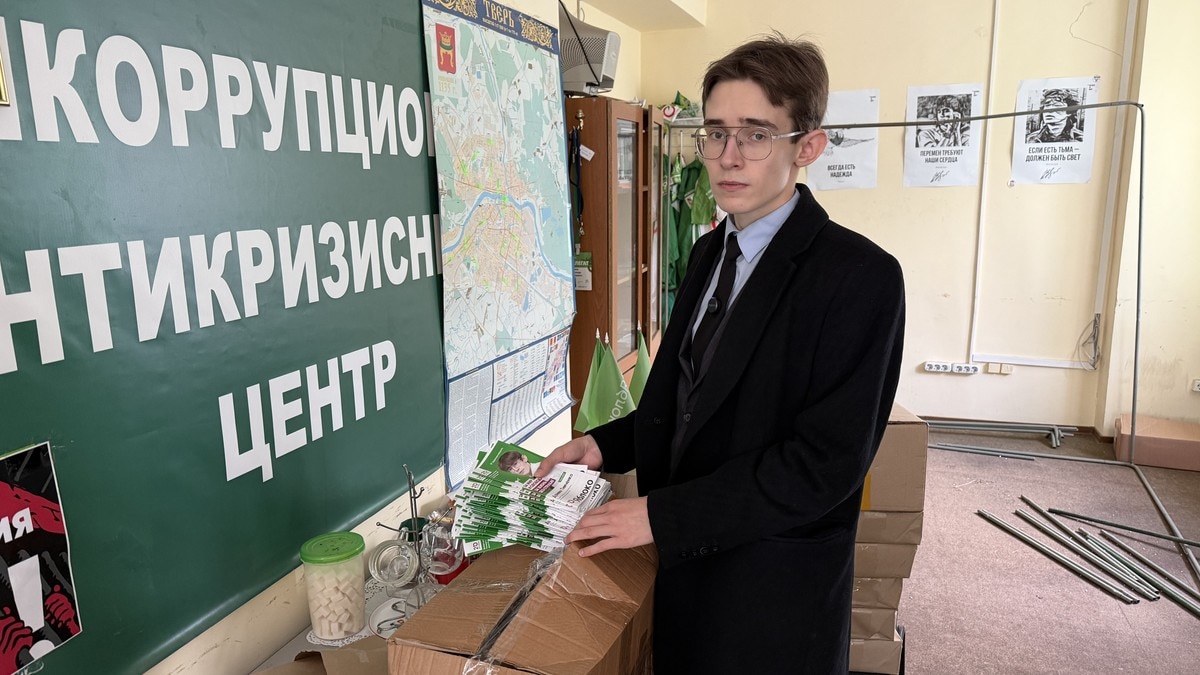 Valg i Russland: 21-åring tar stor risiko Russlands eneste opposisjonsparti er utestengt fra helgens parlamentsvalg. Men en ung mann kjemper for det han tror på og tar store sjanser.