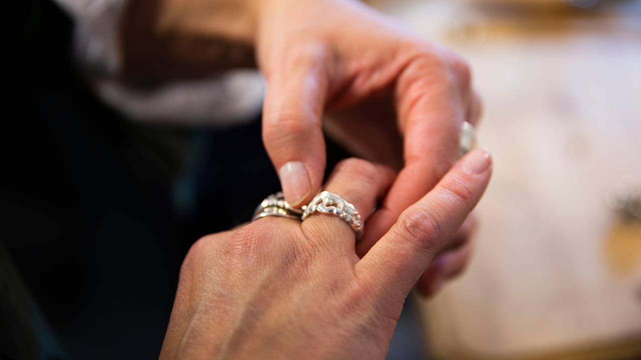 Jens Nesse (13) laga ring av skafta på ei skei