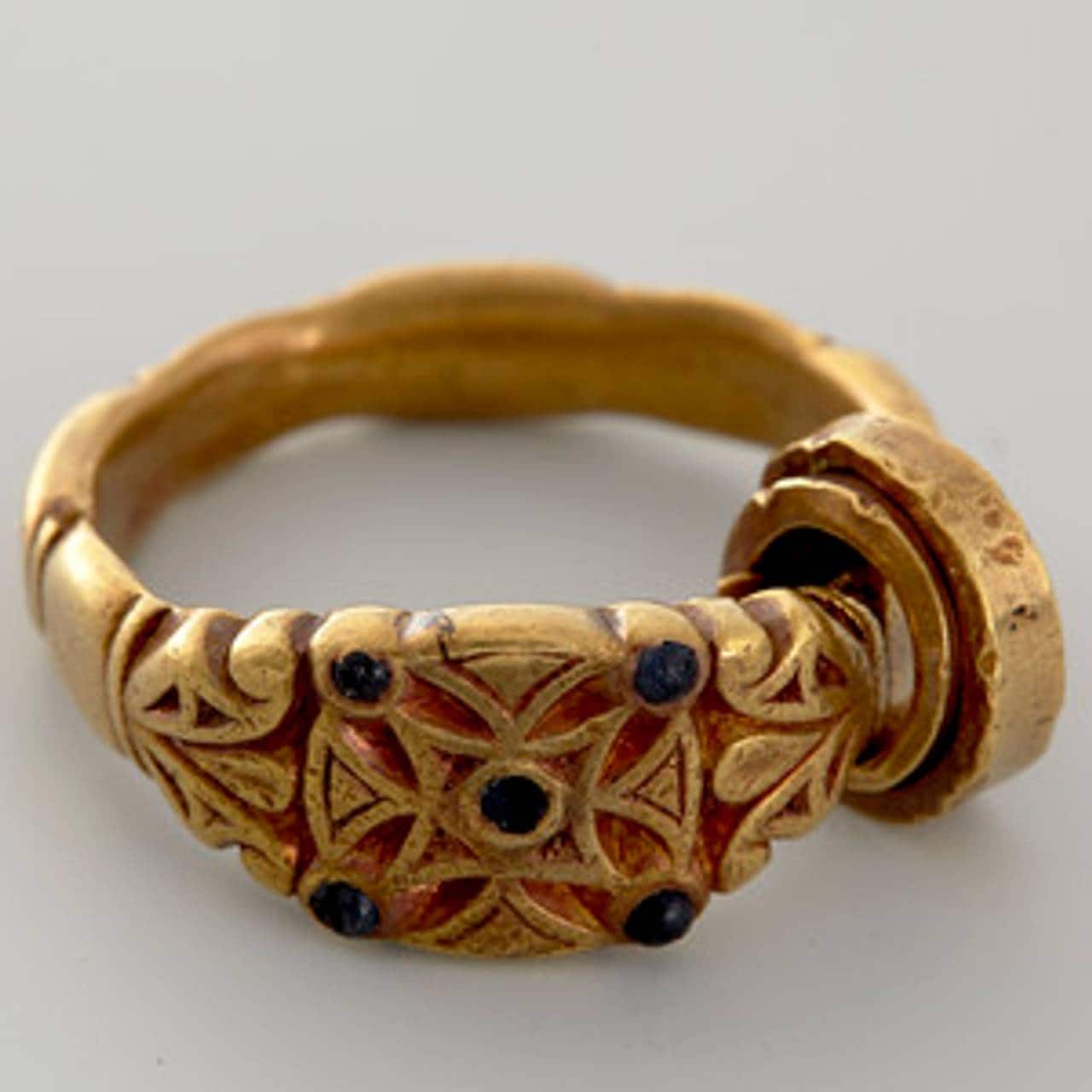Fingerring i gull fra Hoen-skatten