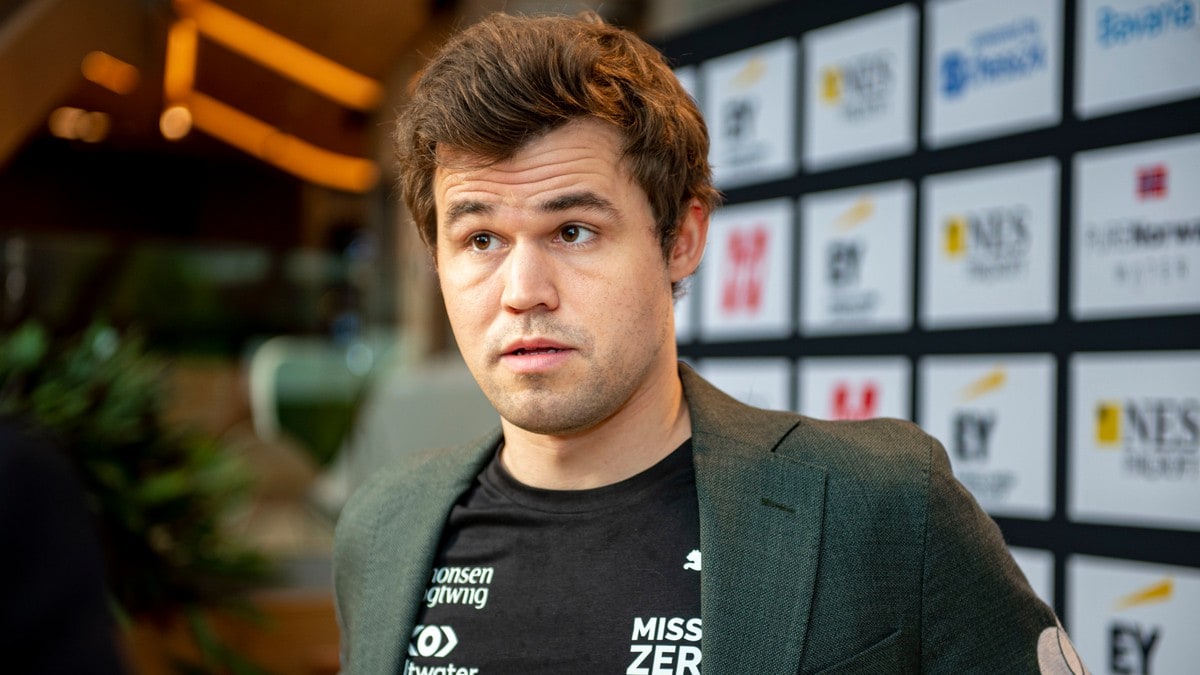 Selvkritisk Carlsen etter armageddon-drama: – Uakseptabelt