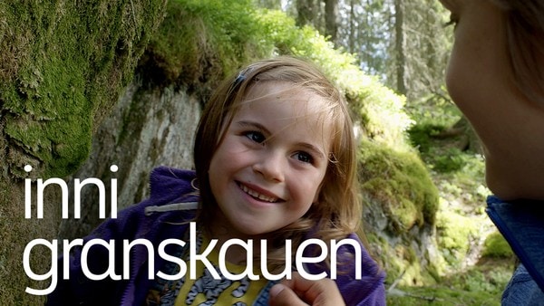Norsk dramaserie Femårige Maja på telttur med familien.