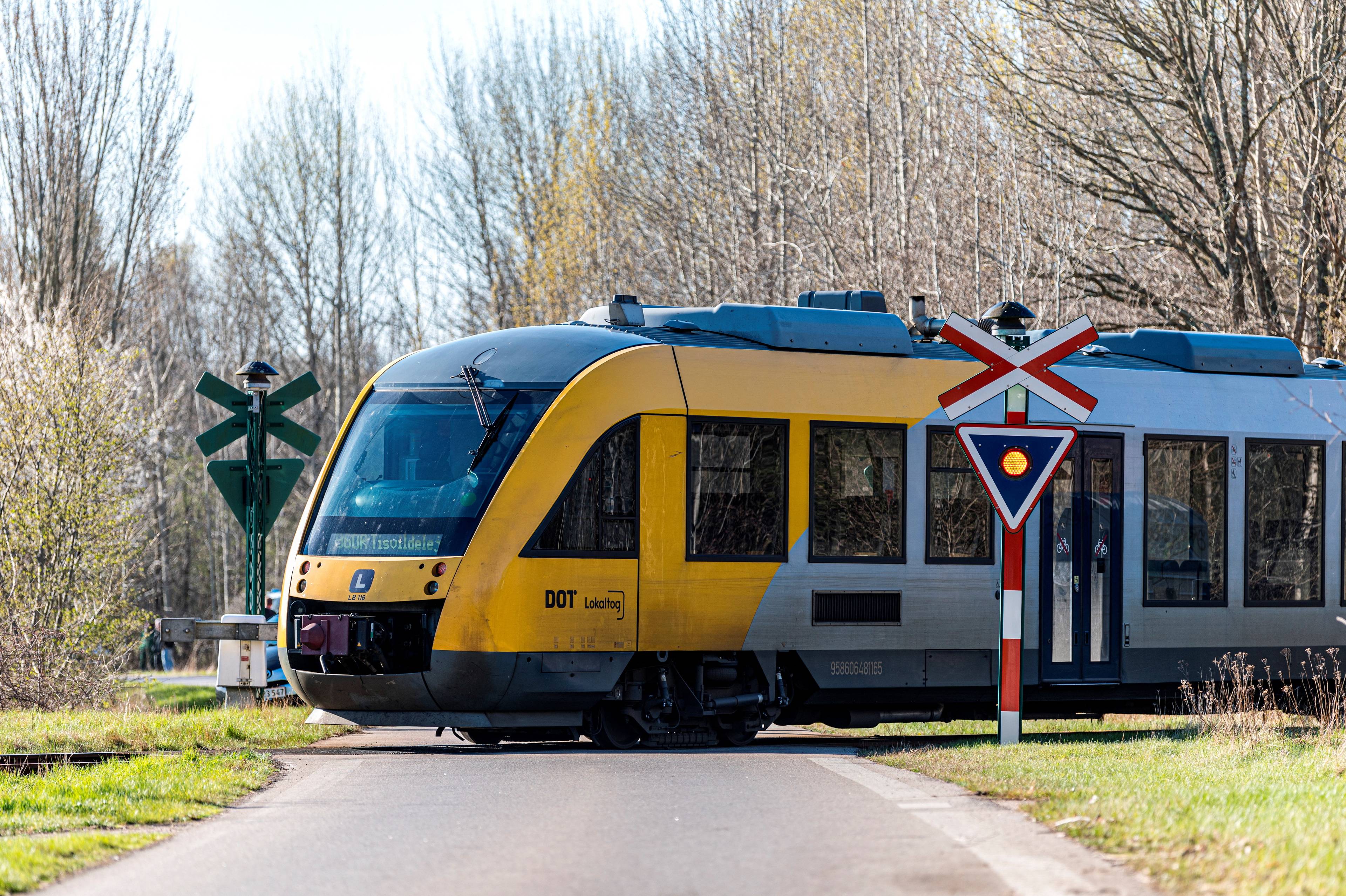 Tog ved planovergang