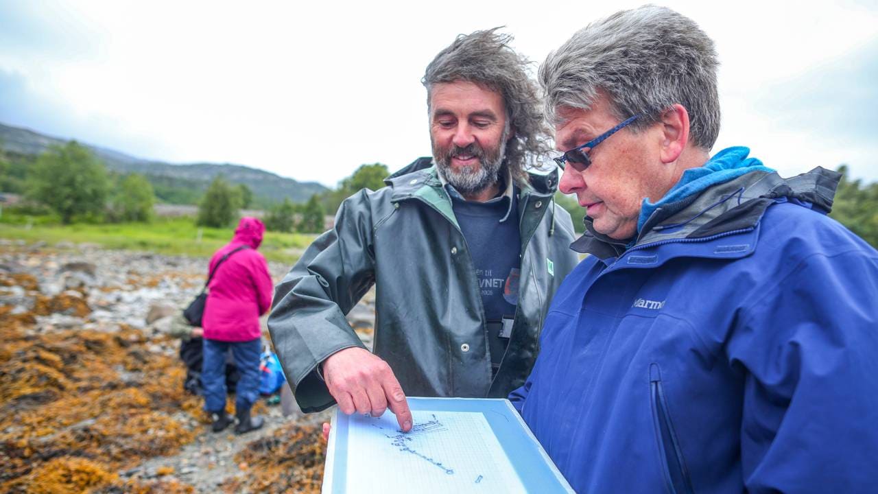 Båtbygger Kai Lunde og Tromsø Universitetsmuseum og marinarkeolog Stephen Wickler