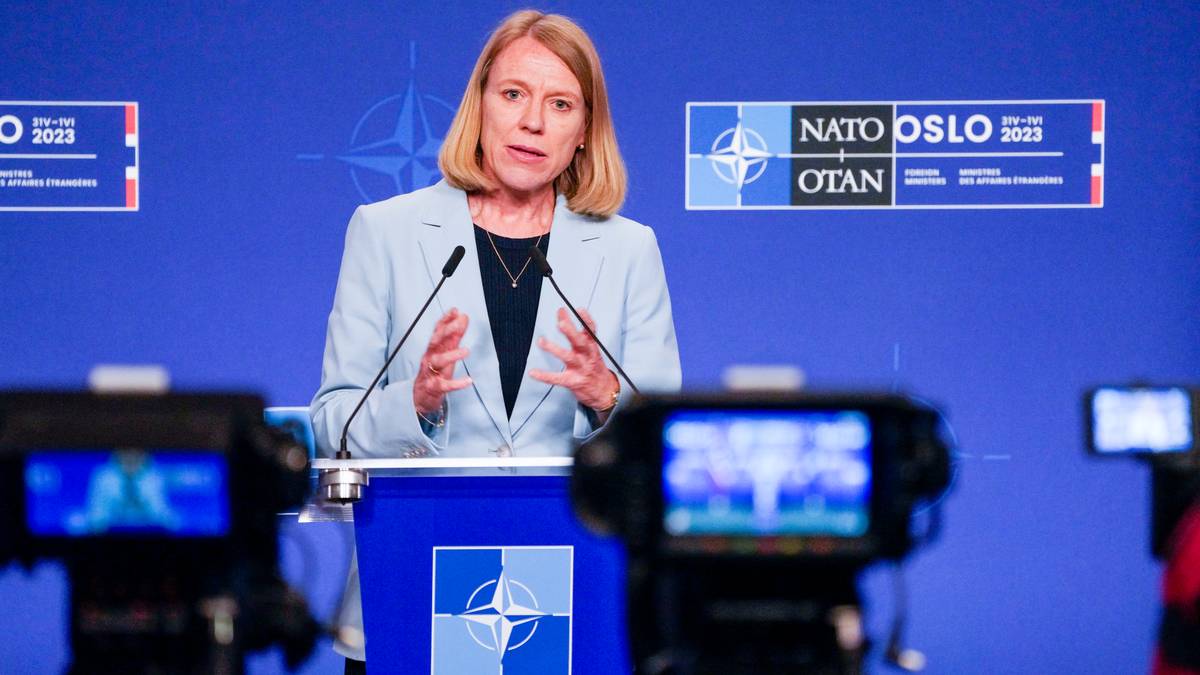La conduttrice Anniken Huitfeldt apre il meeting della NATO a Oslo – NRK Urix – Documentari e notizie dall’estero