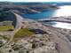 Ørn E. Borgen Et stort steinfyllingsdam. Vann fyller reservoaret bak demningen. Omgivelsene består av steinete landskap med noe vegetasjon. (Bildebeskrivelsen er laget av en KI-tjeneste)