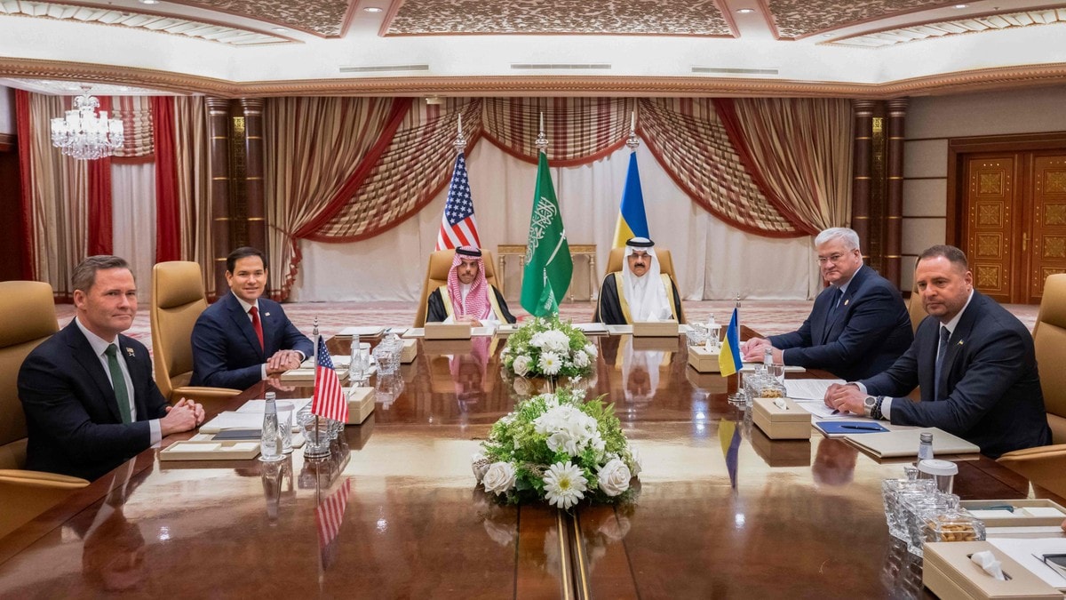 USA og Ukraina i gang med samtalar i Saudi-Arabia