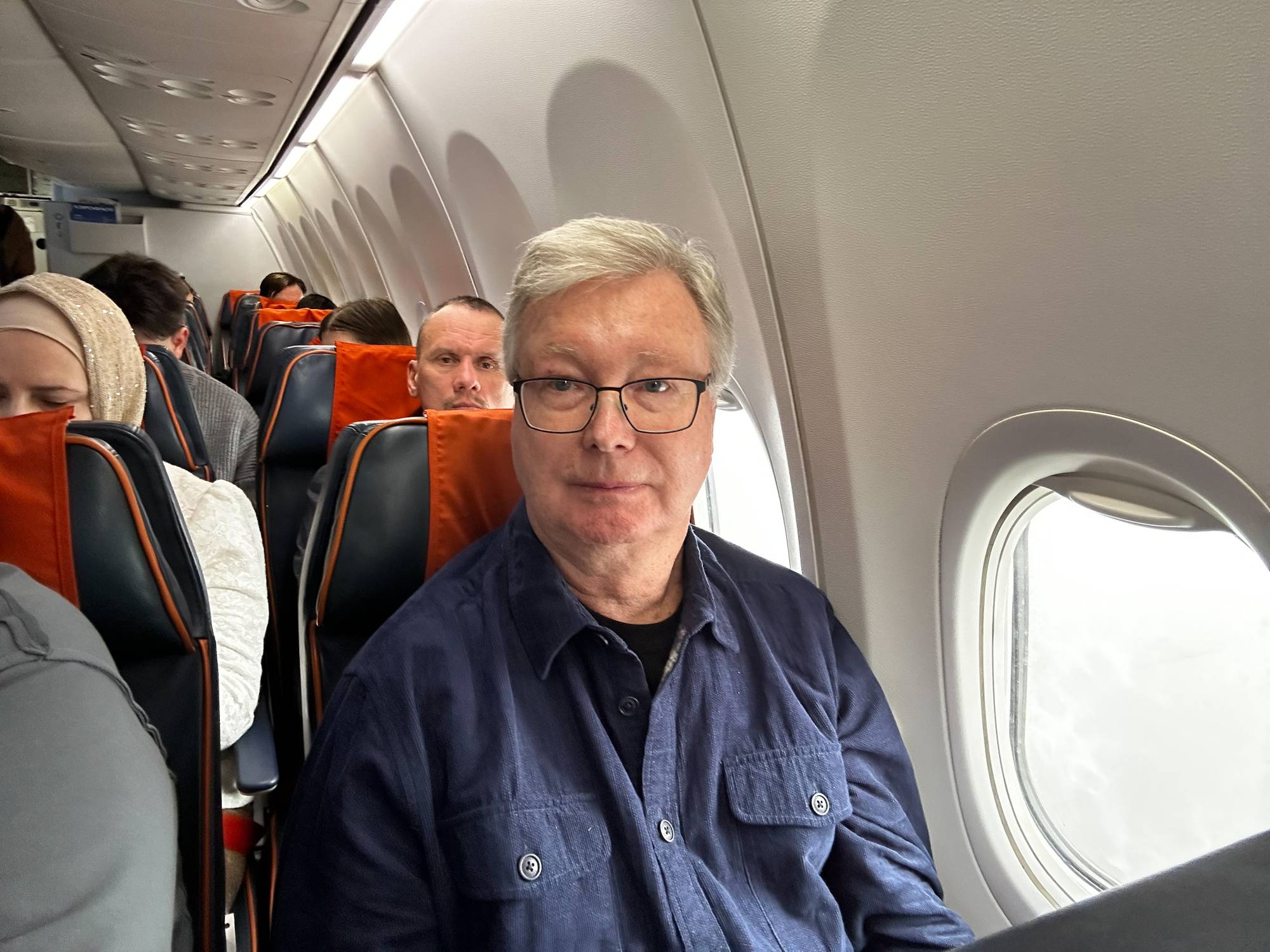 Jan Espen Kruse sittende i et aeroflot fly