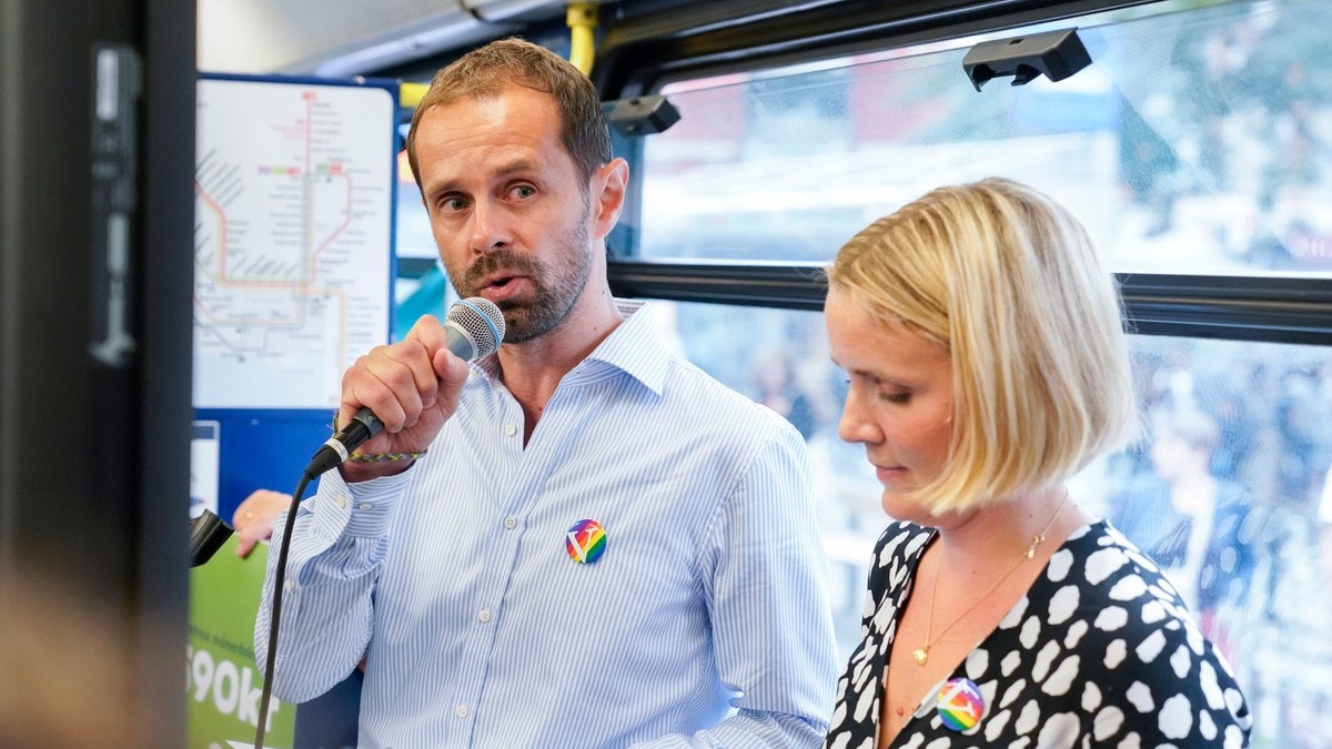 Oslo 20190806.
Hallstein Bjercke (t.v) og Marit Vea deltok da Venstre startet valgkampen i Oslo med trikketur fra Grünerløkka til Majorstua.
Foto: Fredrik Hagen / NTB scanpix FOTO: Fredrik Hagen Oslo 20190806.
Hallstein Bjercke (t.v) og Marit Vea deltok da Venstre startet valgkampen i Oslo med trikketur fra Grünerløkka til Majorstua.
Foto: Fredrik Hagen / NTB scanpix FOTO: Fredrik Hagen
