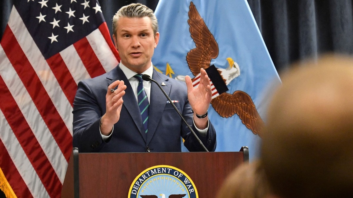 USAs forsvarsminister Pete Hegseth åtvarar Iran