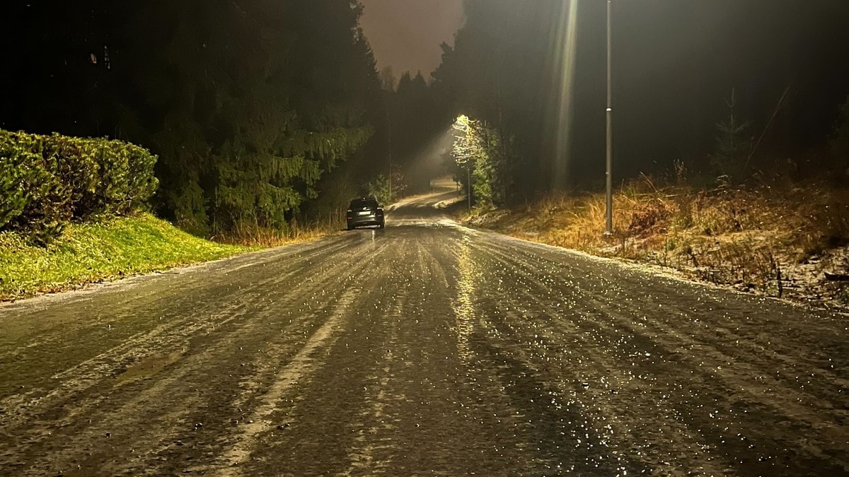 Glatte veier flere steder i landet: – Kjør etter forholdene