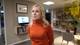 Anne Skifjeld / NRK Ung kvinne i oransje genser. Står i gangen til NRK Sørlandet.