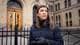 Frode Meskau / NRK Stortingsrepresentant Anna Molberg står foran Stortinget. Det er kaldt ute og hun har på seg jakke og hansker. Bak henne er porten inn til Stortinget.