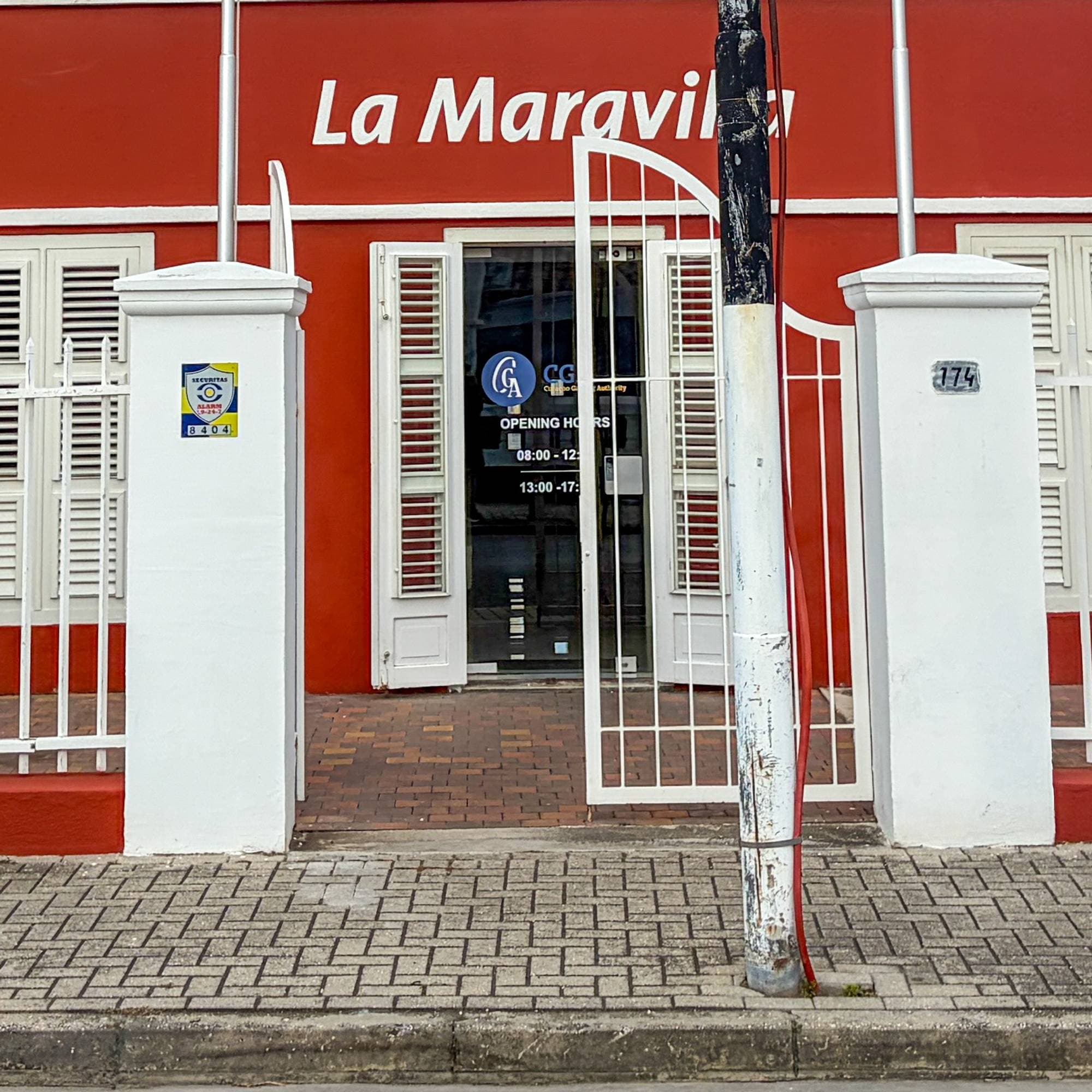 Inngangspartiet til spillmyndigheten Curaçao Gaming Authority i Willemstad.