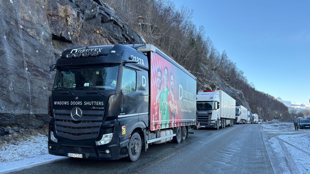 Lange k&oslash;er p&aring; E6 etter bussbrann
