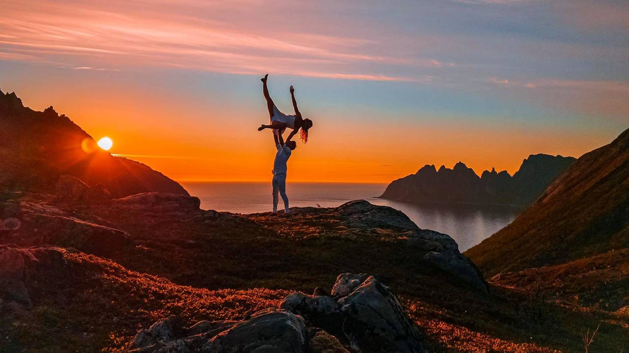 Sommeridyll på Senja med Okshornan i bakgrunnen.