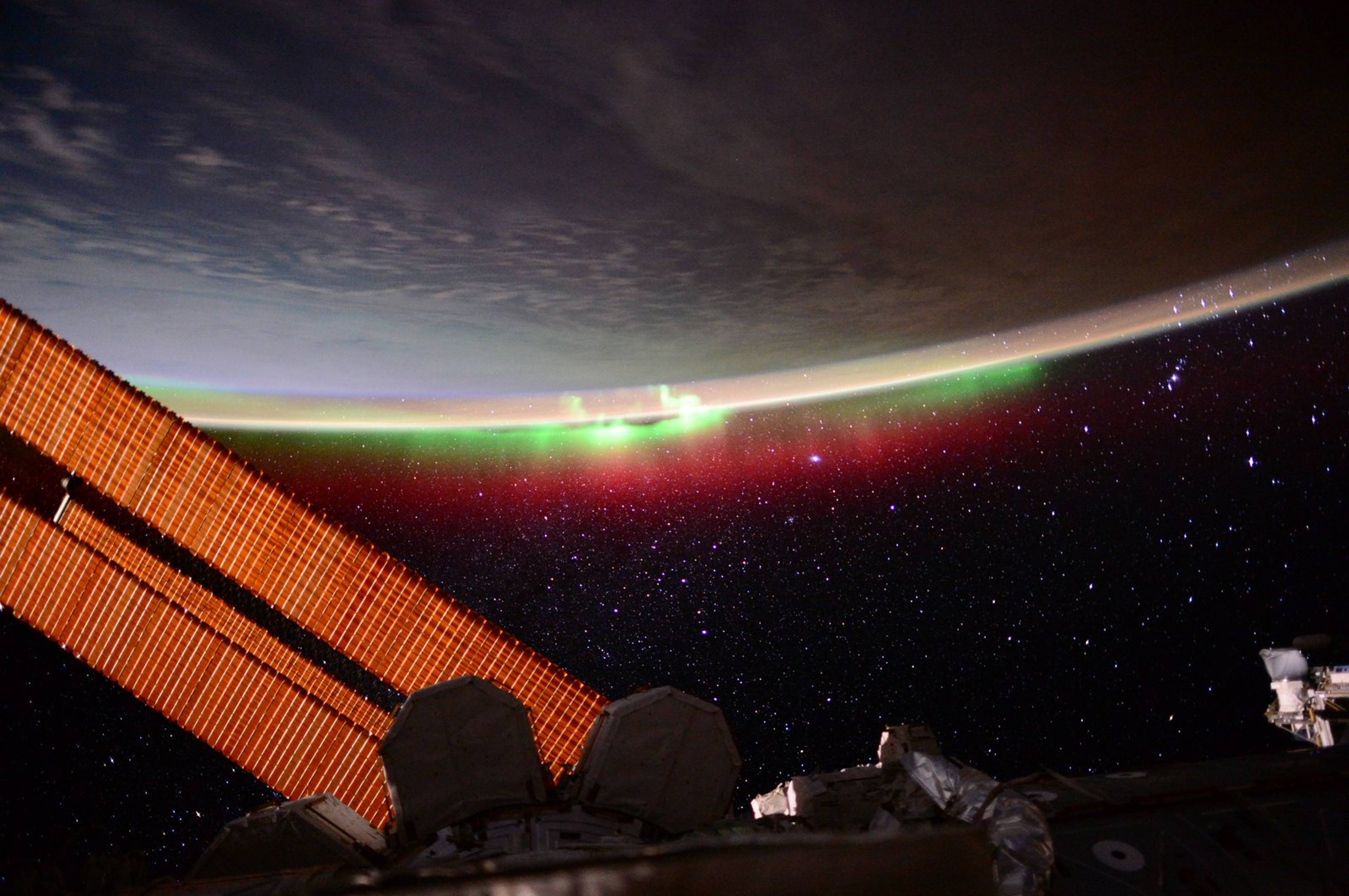 Nordlys over jordas overflate