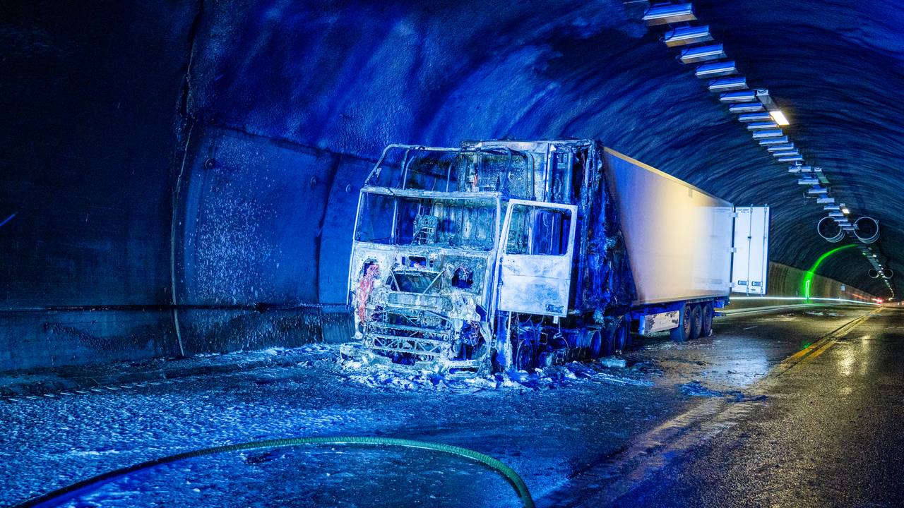 Utbrent vogntog inne i Oslofjordtunnelen