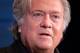 KAYLA BARTKOWSKI / AFP / NTB Stephen K. Bannon med en hvit substans i ansiktet