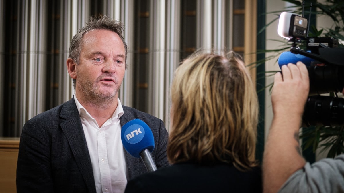 Fiskeriministeren: Næringen har ansvar for ulovlig lakseeksport