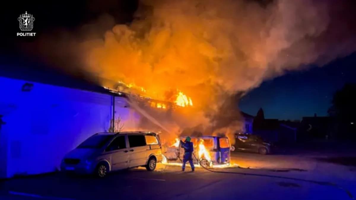 Kraftig brann i næringsbygg på Nesodden