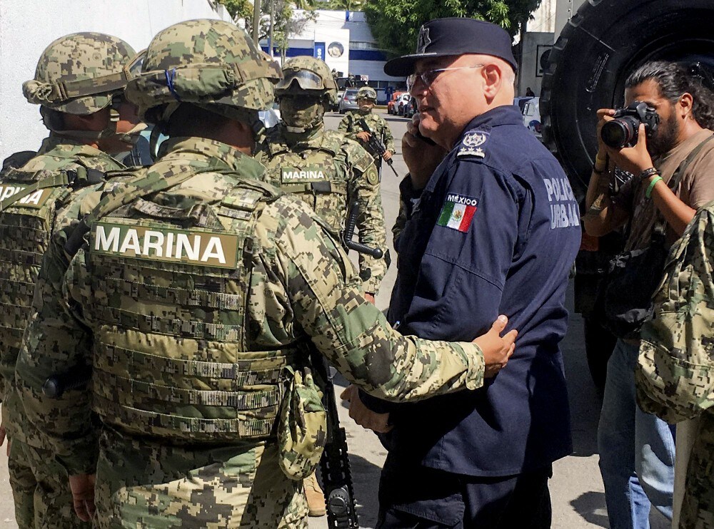 Acapulco, Mexico: 700 politifolk avsatt og anklaget for narkokartellsamarbeid